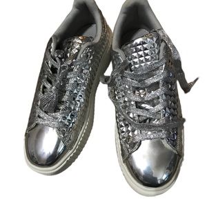 NEW ! Metallic silver tennis shoes Women’s by Forever size 9